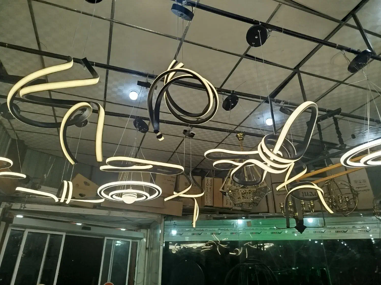 دنیای لوستر|لوستر و چراغ آویز|قم, باغ شریفی|دیوار