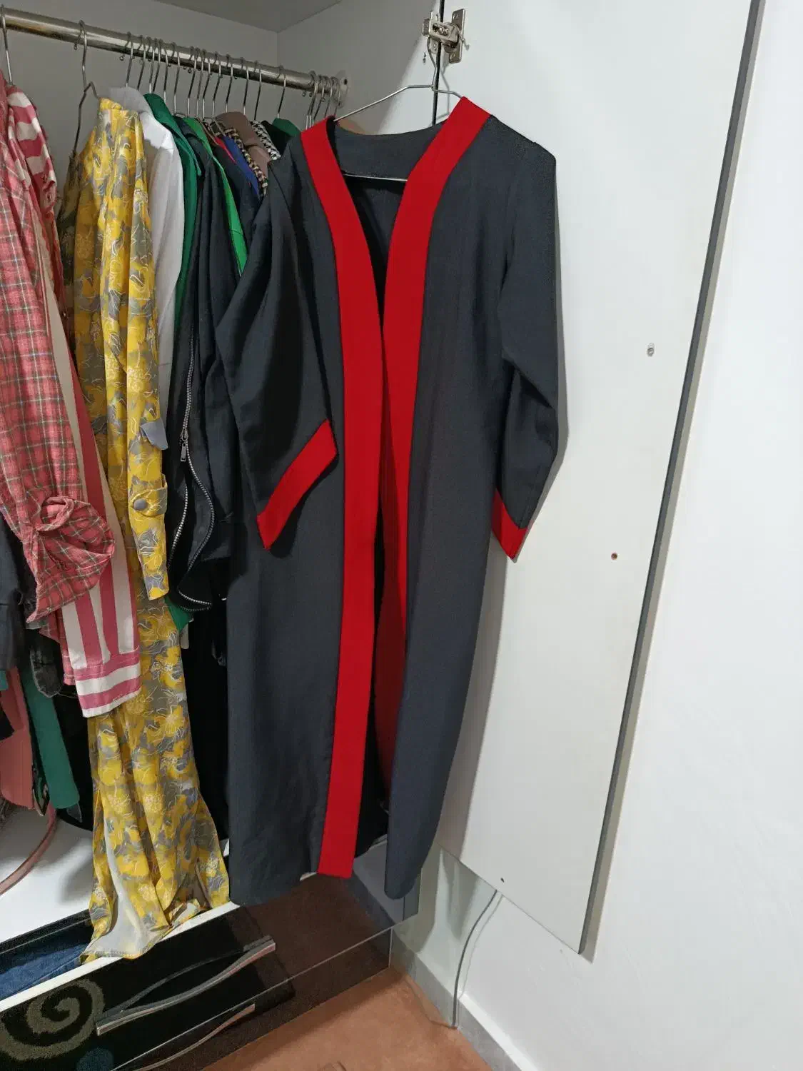 لباس درحدنو|لباس|قائن, |دیوار