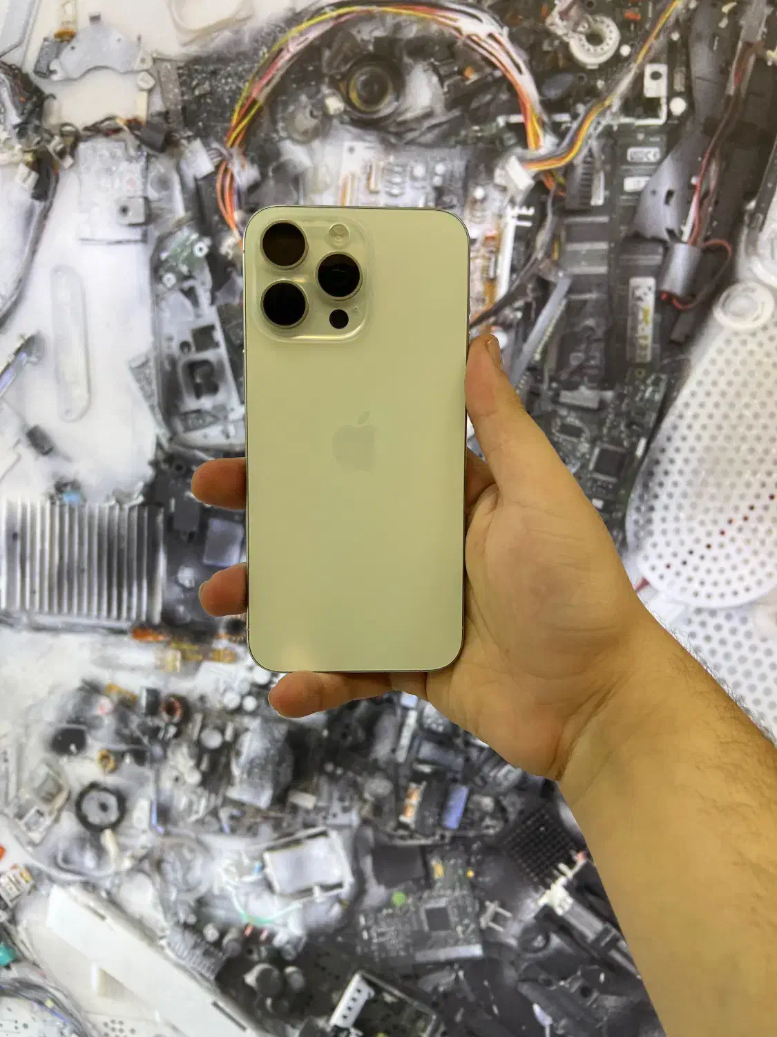 ایفون ۱۵پرو مکس سفید ۲۵۶بسیار تمیز|موبایل|اصفهان, مفتح|دیوار