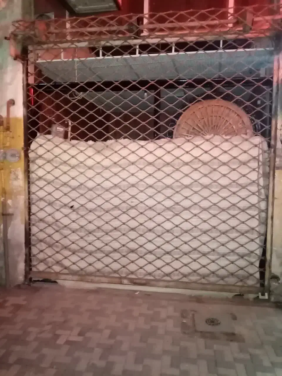 درب شبکه کرکره مغازه و شیشه سکوریت و فایل فلزی|فروشگاه و مغازه|صومعهسرا, |دیوار