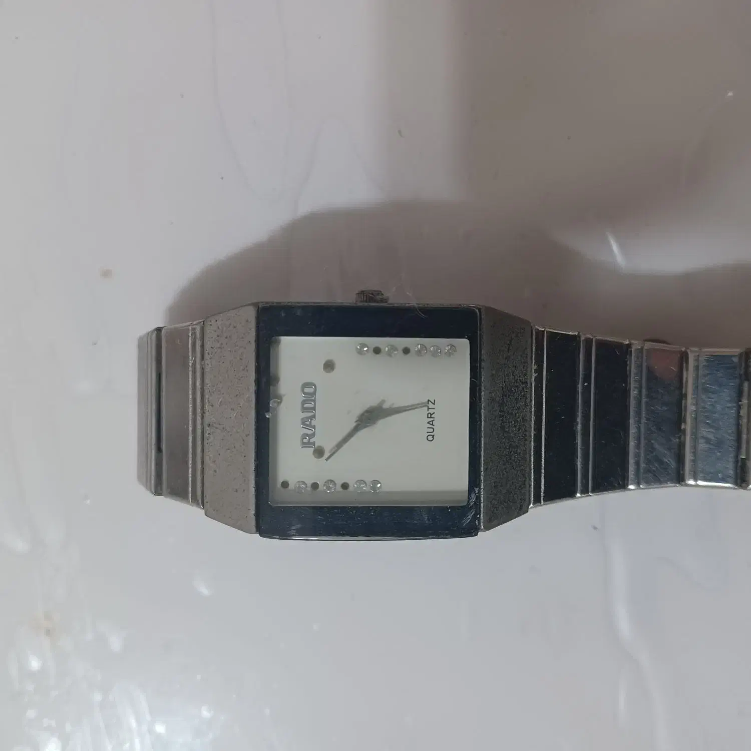 ساعت مچی|ساعت|بندر انزلی, لیچارگی حسن رود|دیوار