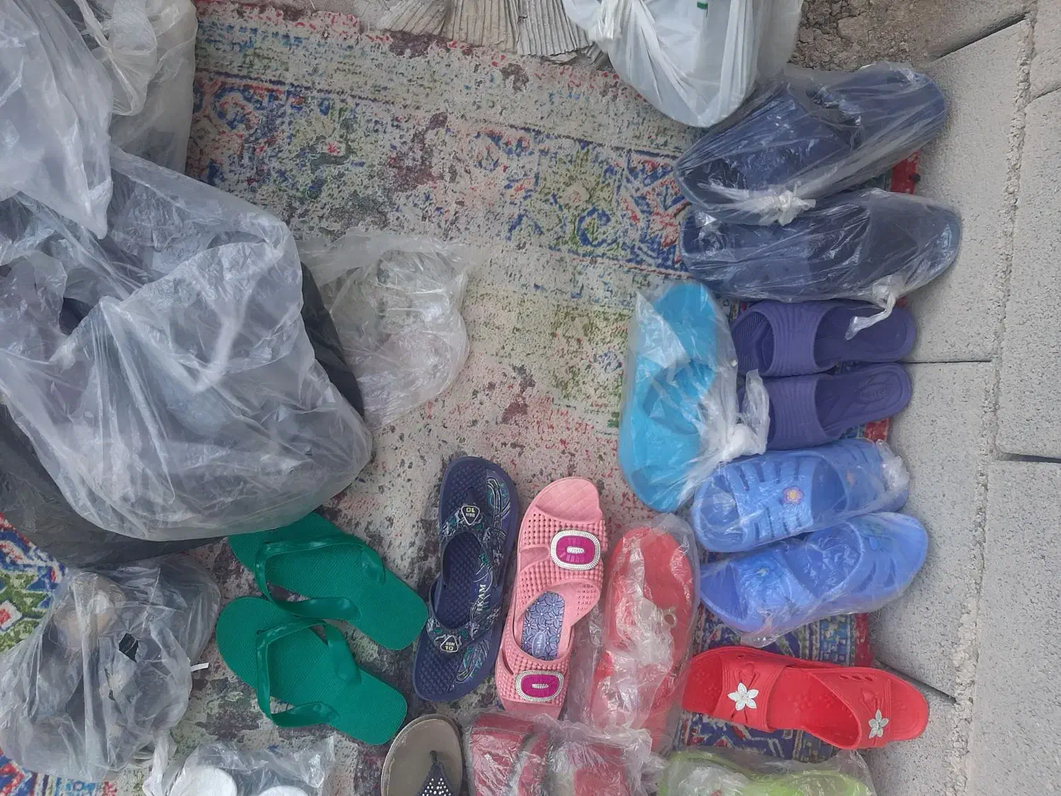 وسایل خانه و آشپزخانه لباس مردانه زنانه کفش دمپایی|لباس|ارسنجان, |دیوار