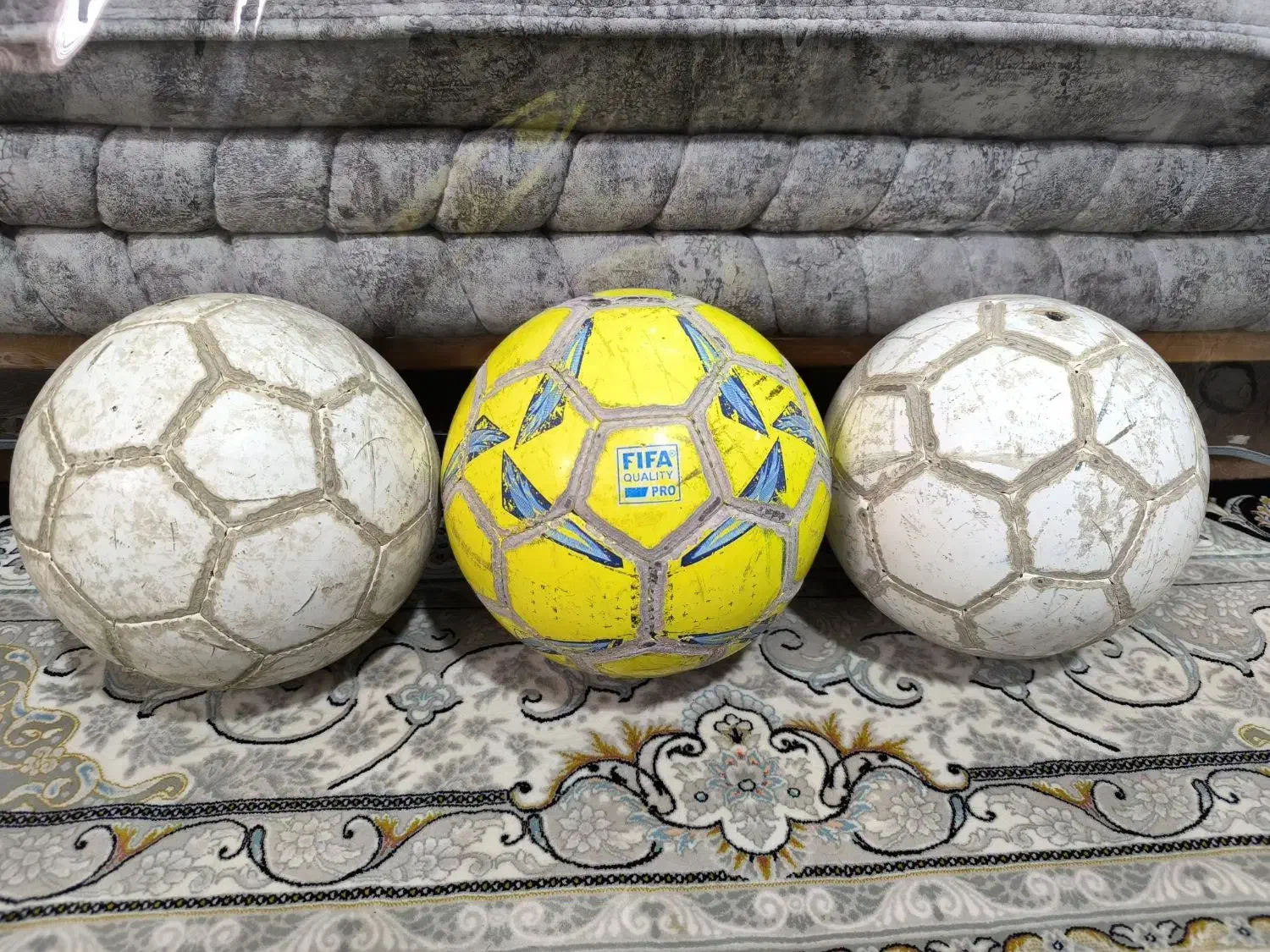 سه عدد توپ  فوتسالFIFA QUALITY PRO|تجهیزات ورزشی|شیراز, شهرک سراج‎|دیوار