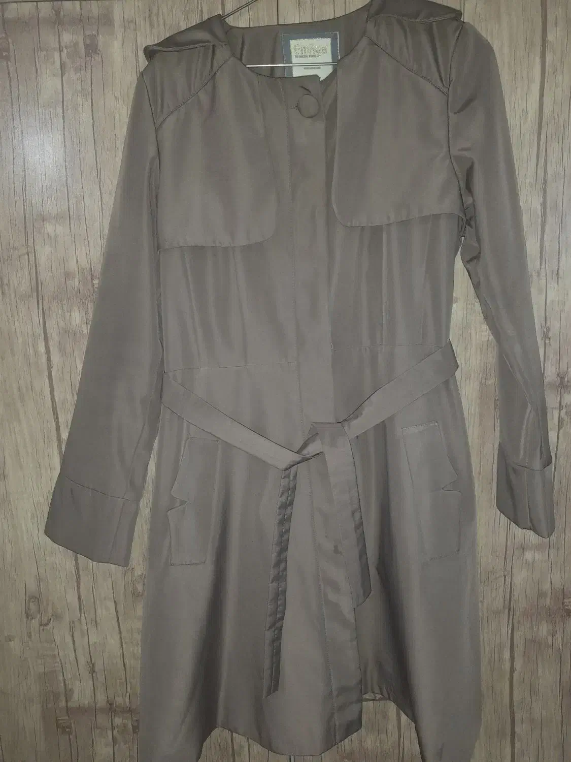 یک پالتو پاییزی|لباس|شاندیز, |دیوار