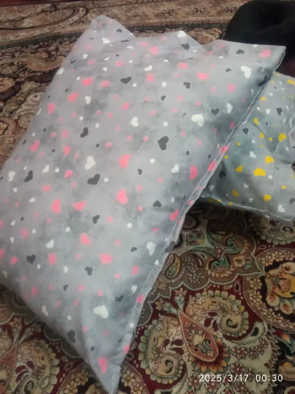 بالشت و تشکچه پشمی|رختخواب، بالش، پتو|اصفهان, اندوان|دیوار