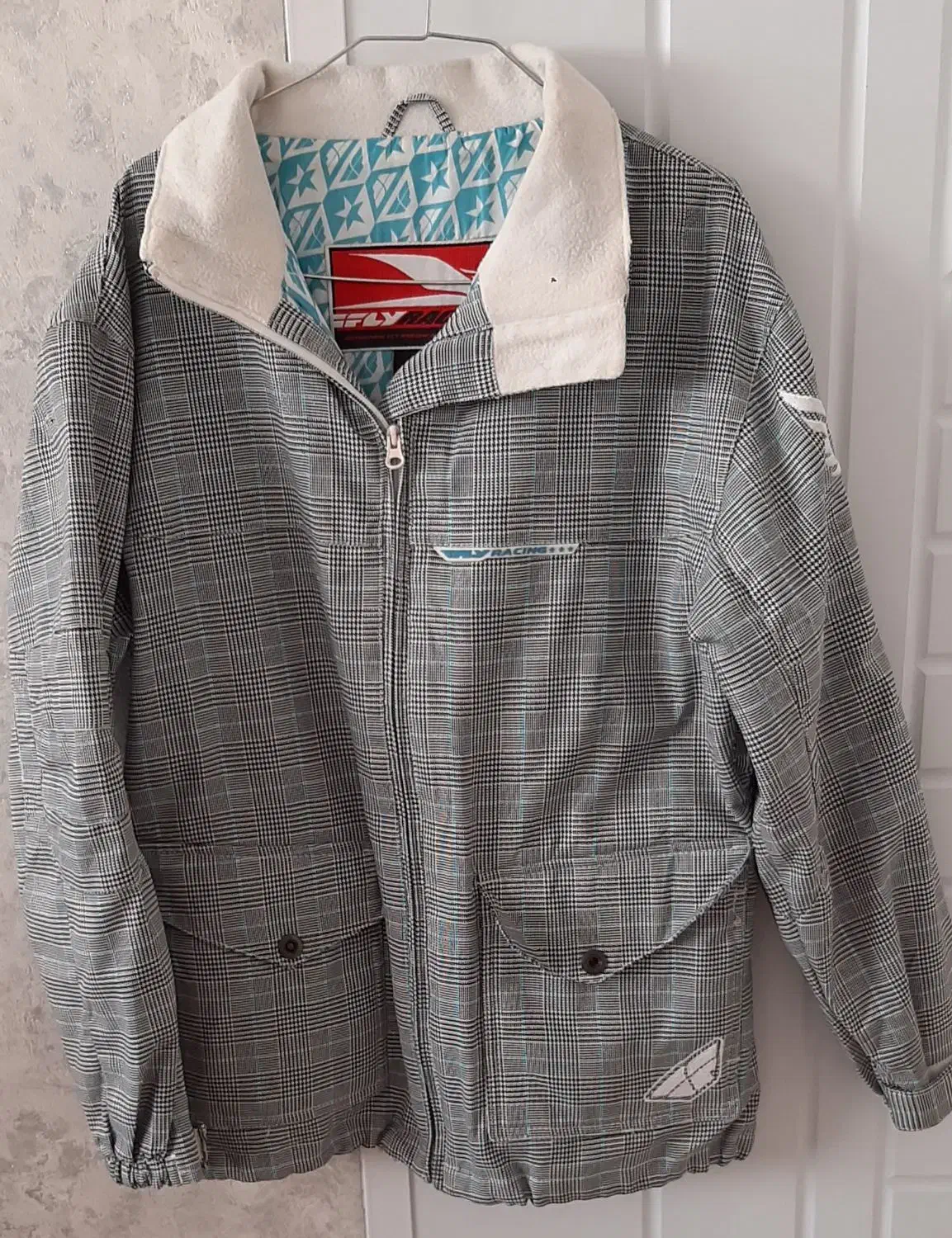 کاپشن|لباس|مشهد, حجت|دیوار