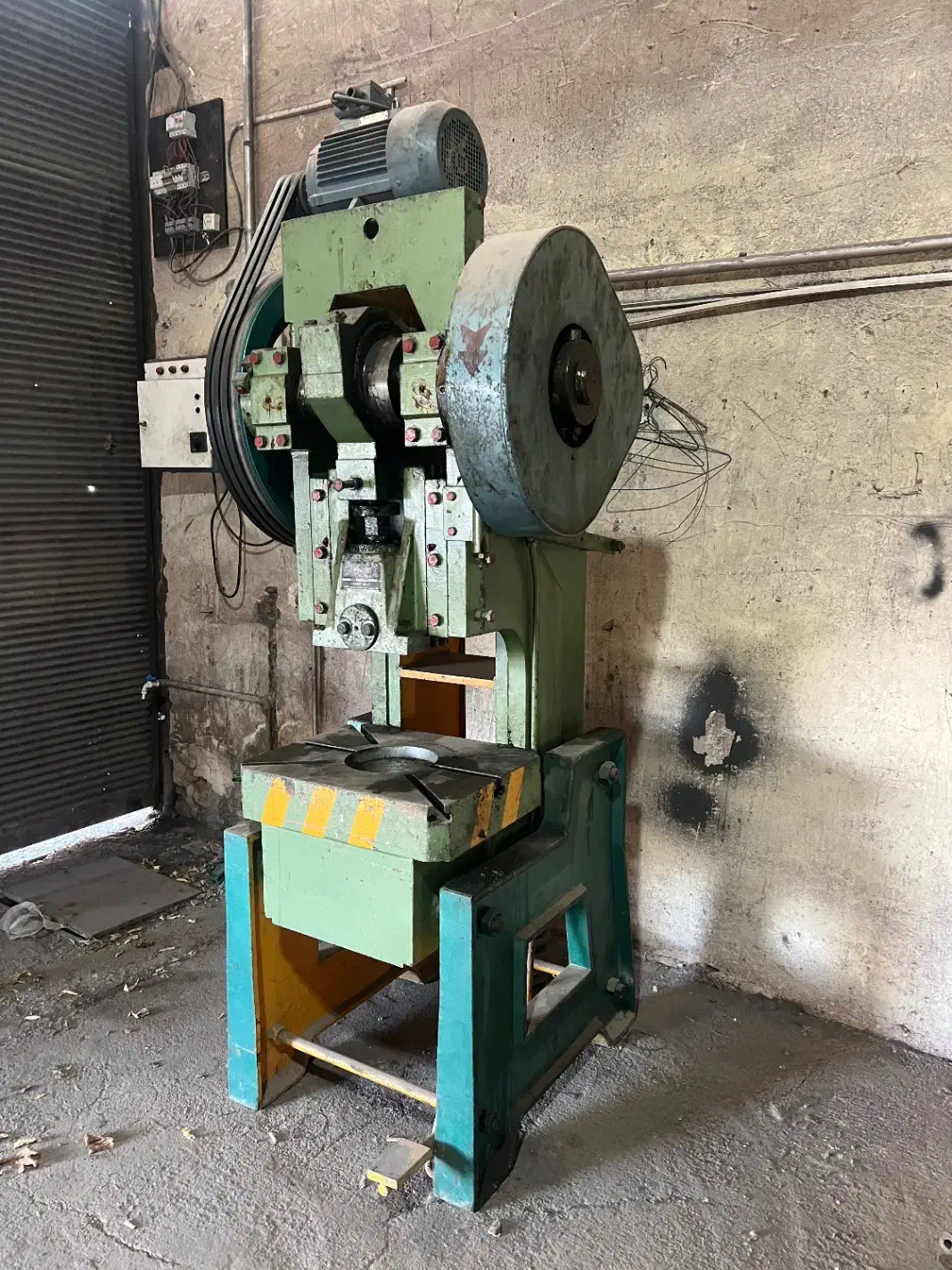 پرس ضربه ای چهل تن دنده ای|ماشین‌آلات صنعتی|تبریز, |دیوار