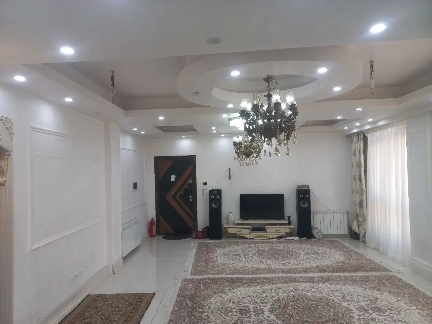 اپارتمان نوساز ۹۰ متری پارکینگ وبالکن دارد|فروش آپارتمان|ری, شهادت|دیوار