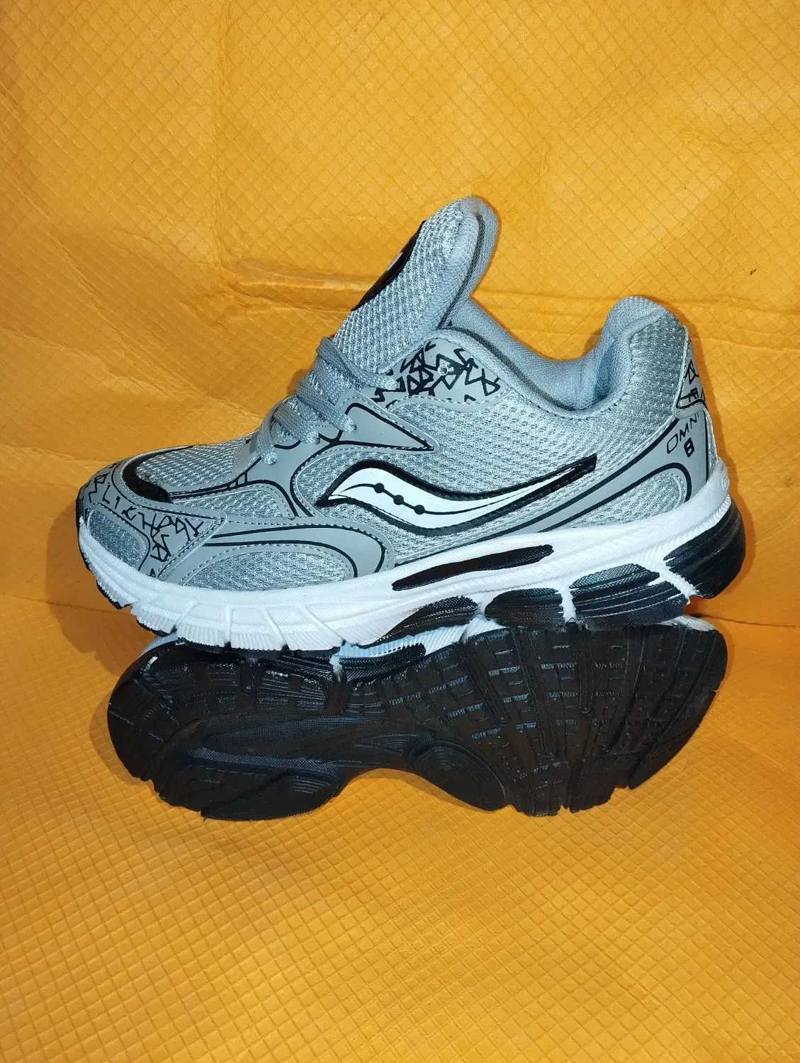 کتونی ساکونی 40|کیف، کفش، کمربند|رباط‌کریم, رباط‌کریم|دیوار