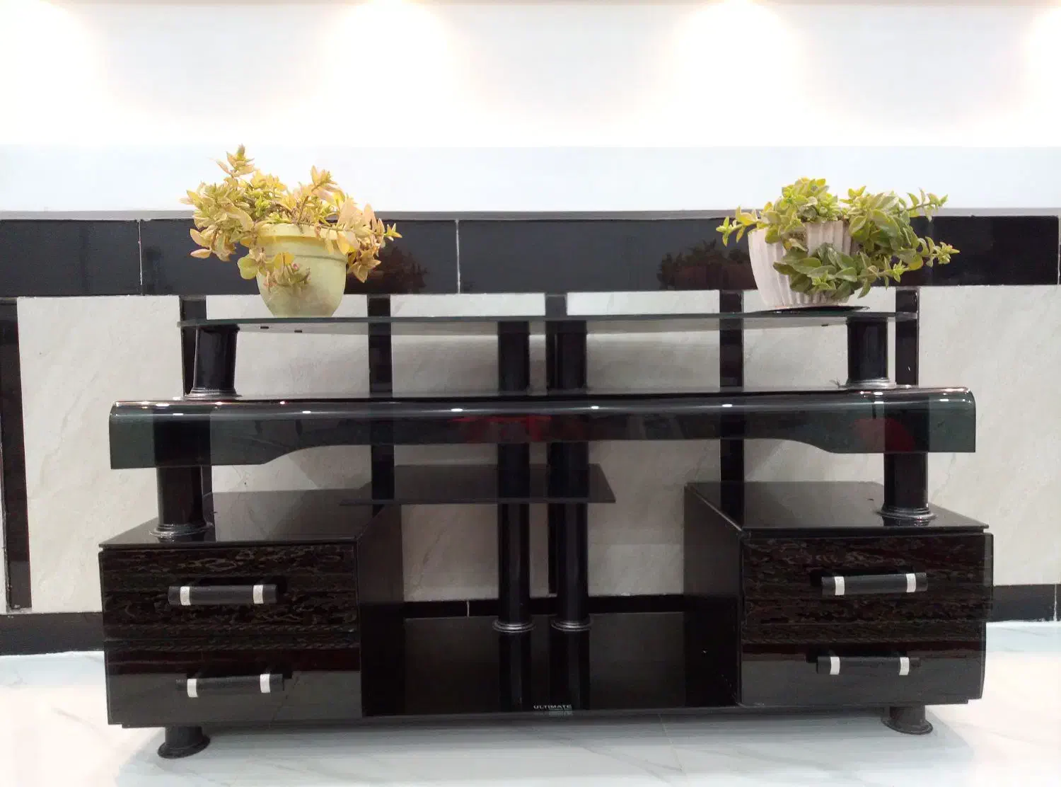 میزتی وی|میز تلویزیون|تربت جام, بهشت نبی|دیوار