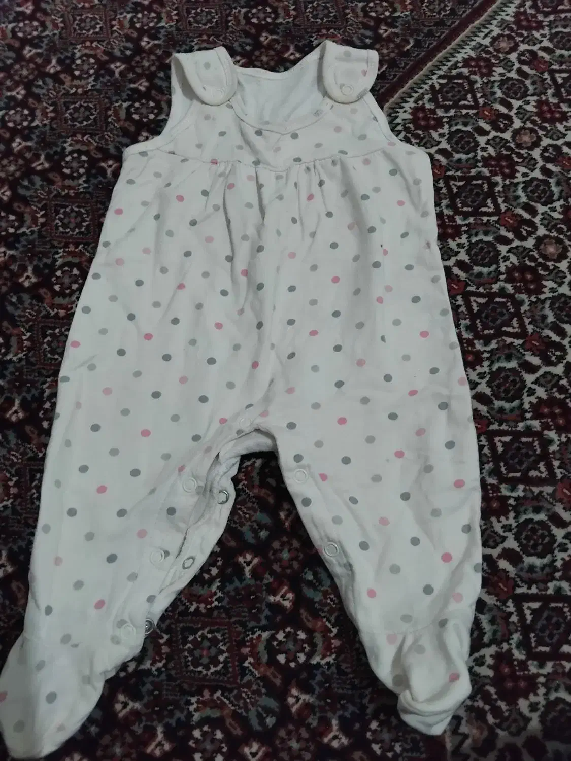 نوزادی تا ۶ ماهگی|کفش و لباس بچه|کرج, شهرک بیدارچشمه|دیوار