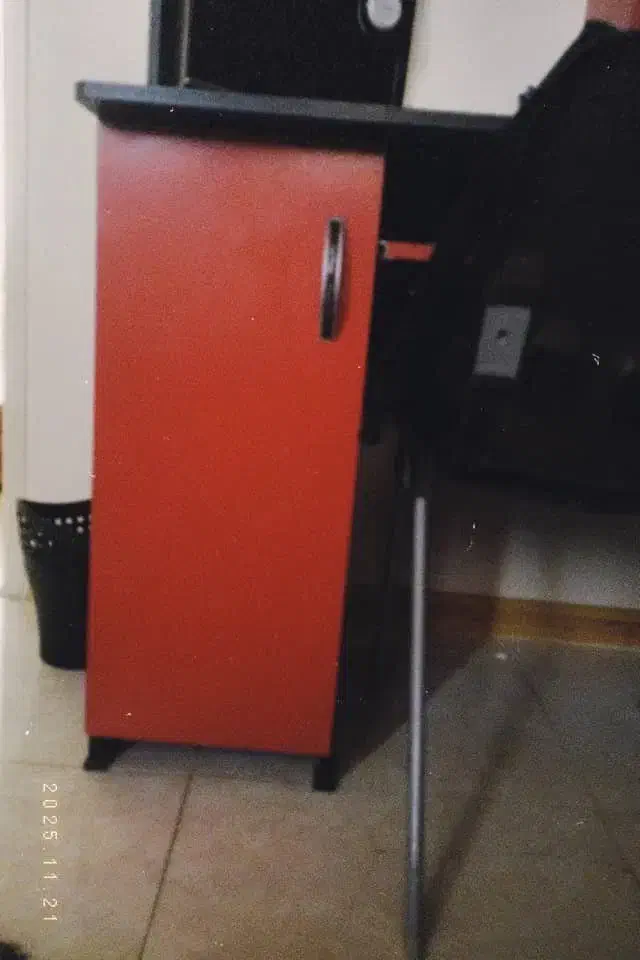 میز تحریر و کامپیوتر|میز تحریر و کامپیوتر|شاهین‌شهر, فدک|دیوار