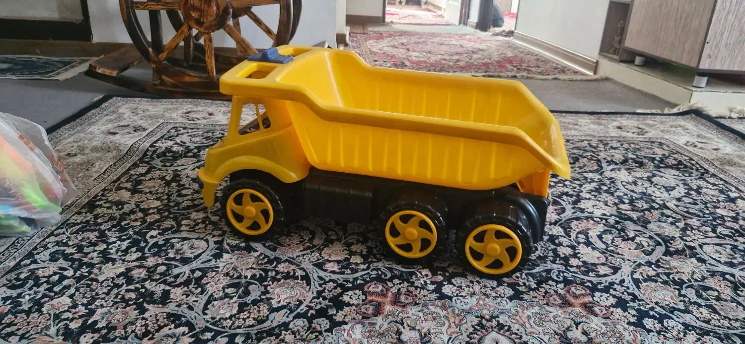 کامیون بزرگ|اسباب‌بازی بچه|رباط‌کریم, مسکن مهر آبشناسان|دیوار