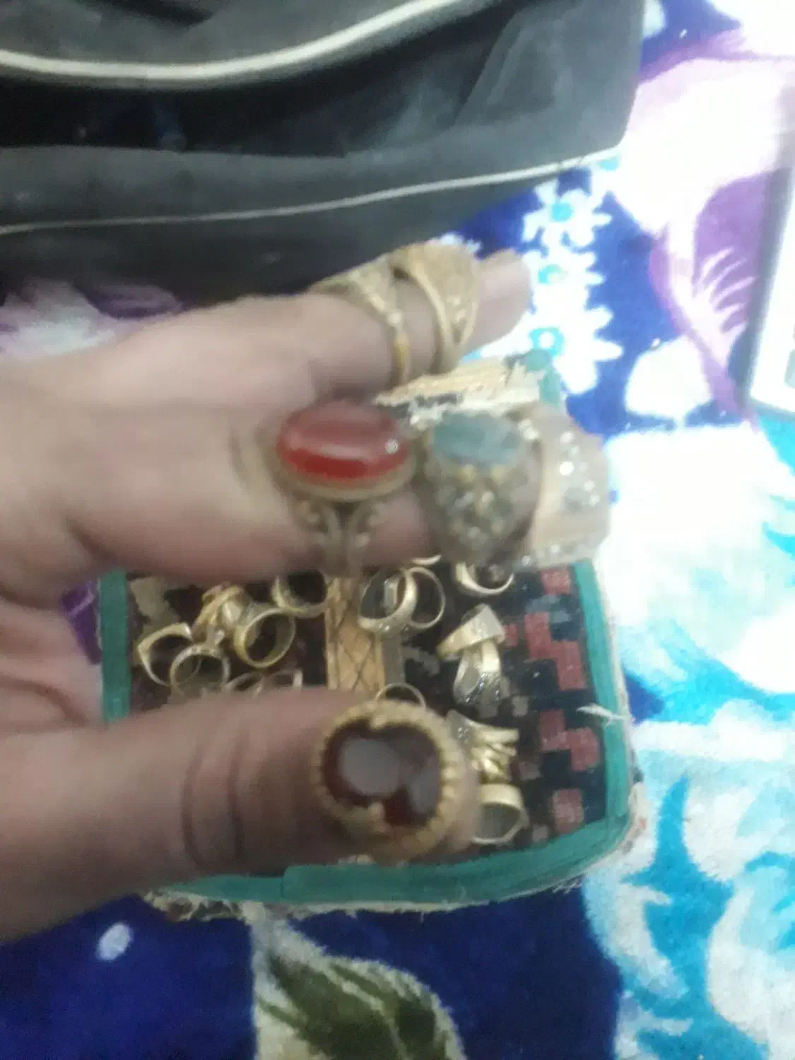 حراج تعدادی انگشتر طلاروس ونزدیک سه کیلو بدلیجات|بدلیجات|قم, نیروگاه|دیوار