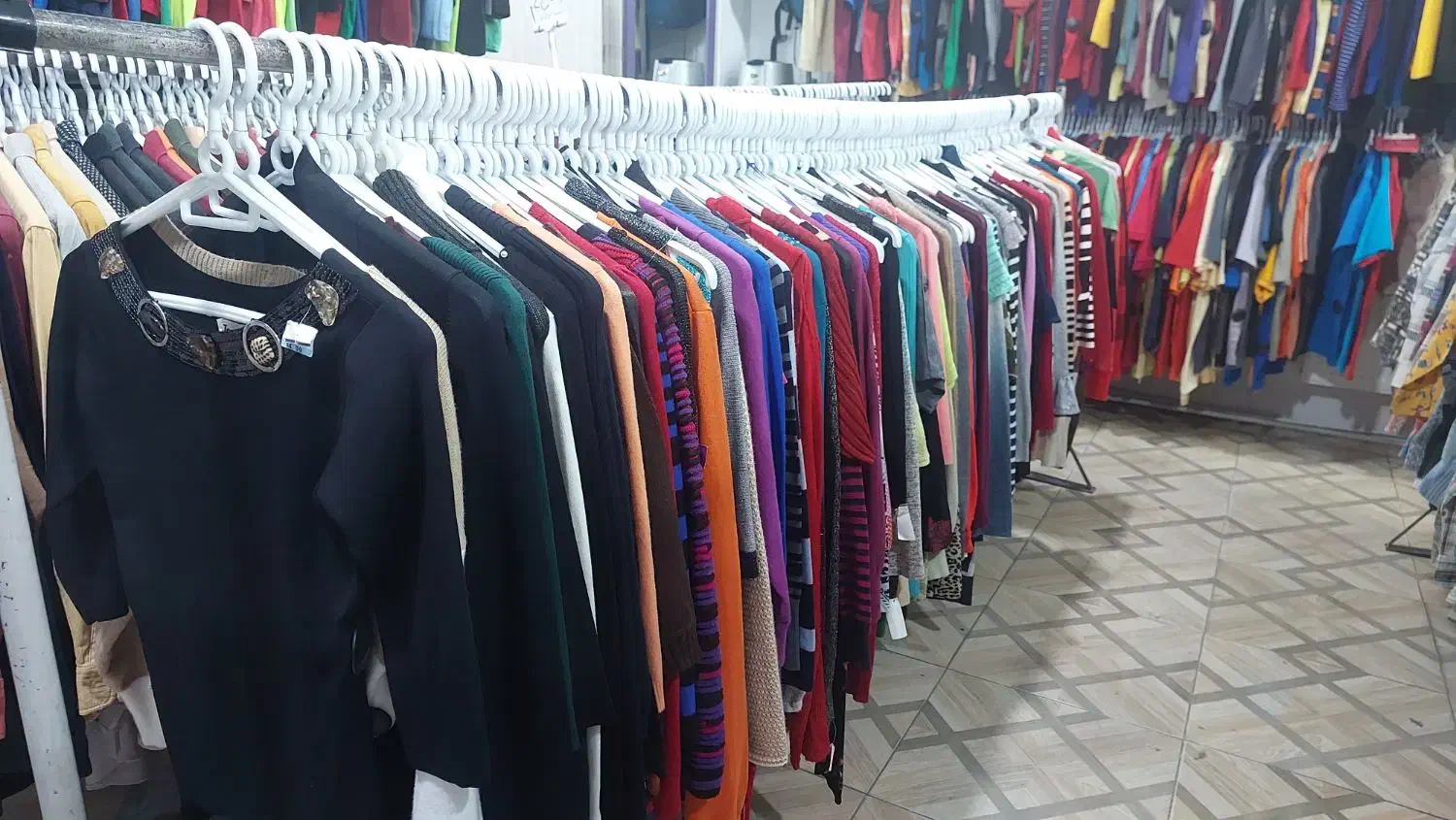 بافت زنانه|لباس|شیراز, شهرک بزین|دیوار