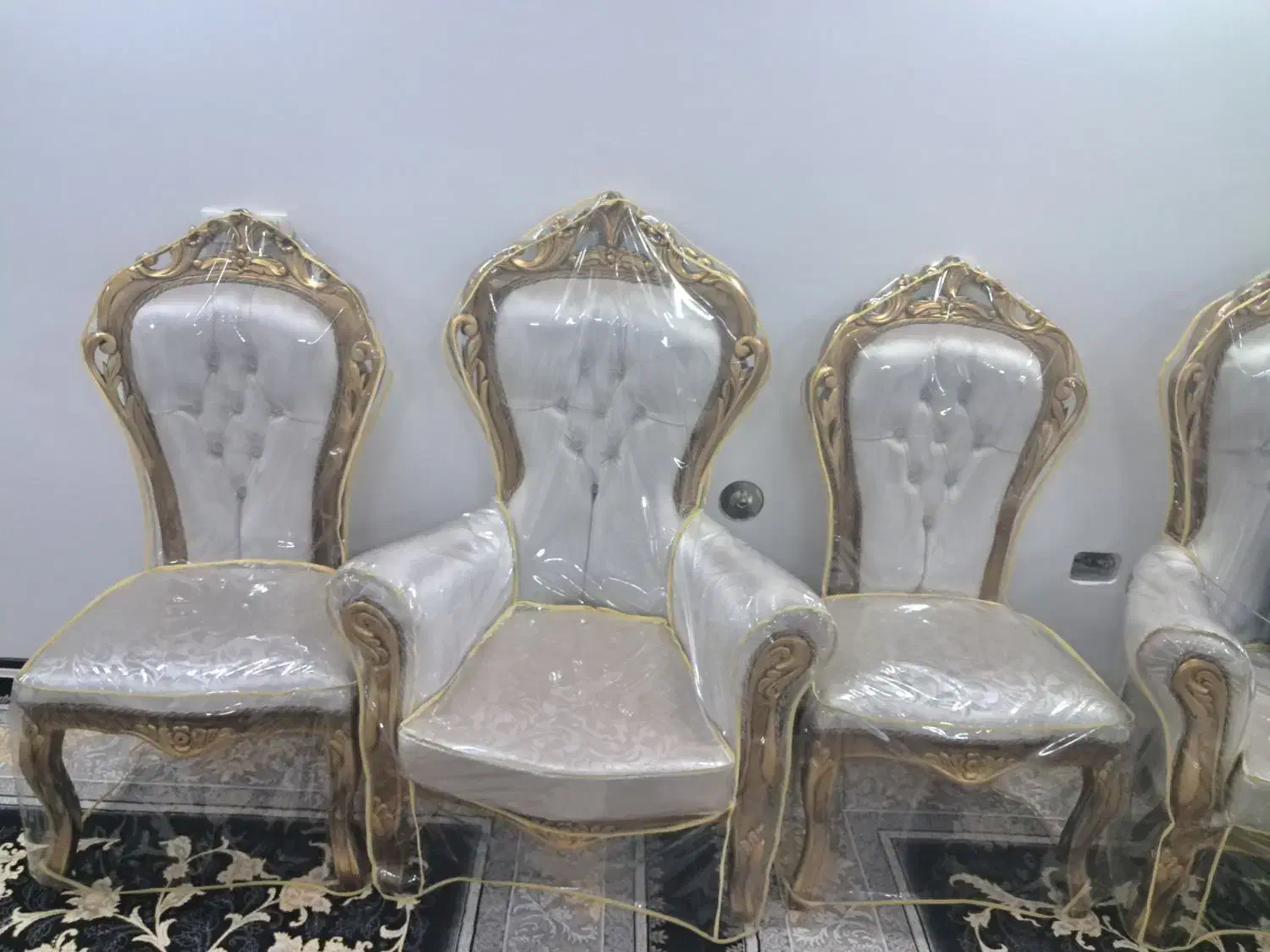 مبل سلطنتی ۱۲ نفر با اعداد میز بزرگ و۴عدد عسلی|مبلمان خانگی و میز عسلی|پیر بکران, |دیوار