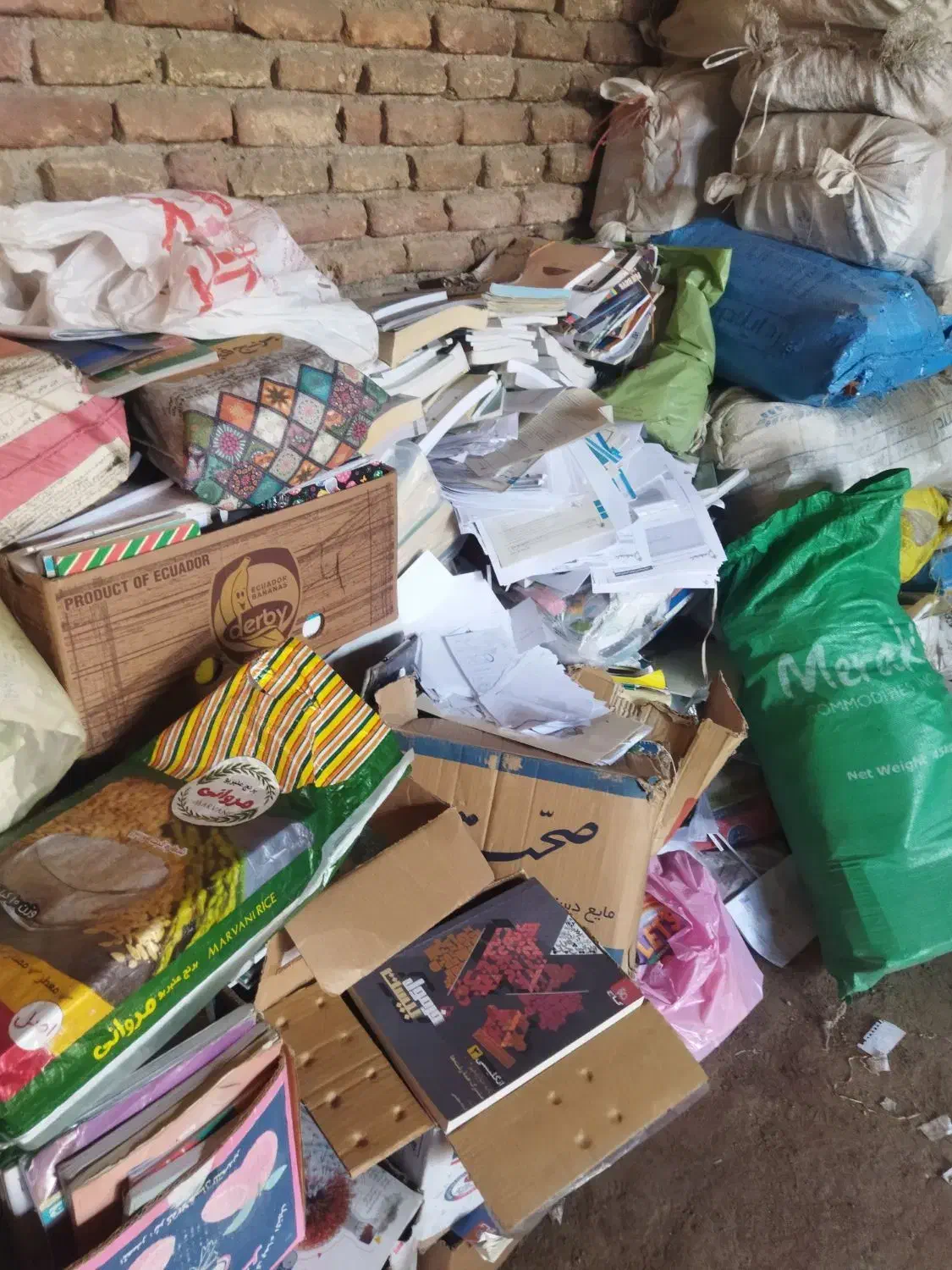 خریدار انواع کتاب باطله و کاغذ|خدمات پیشه و مهارت|ایلام, |دیوار