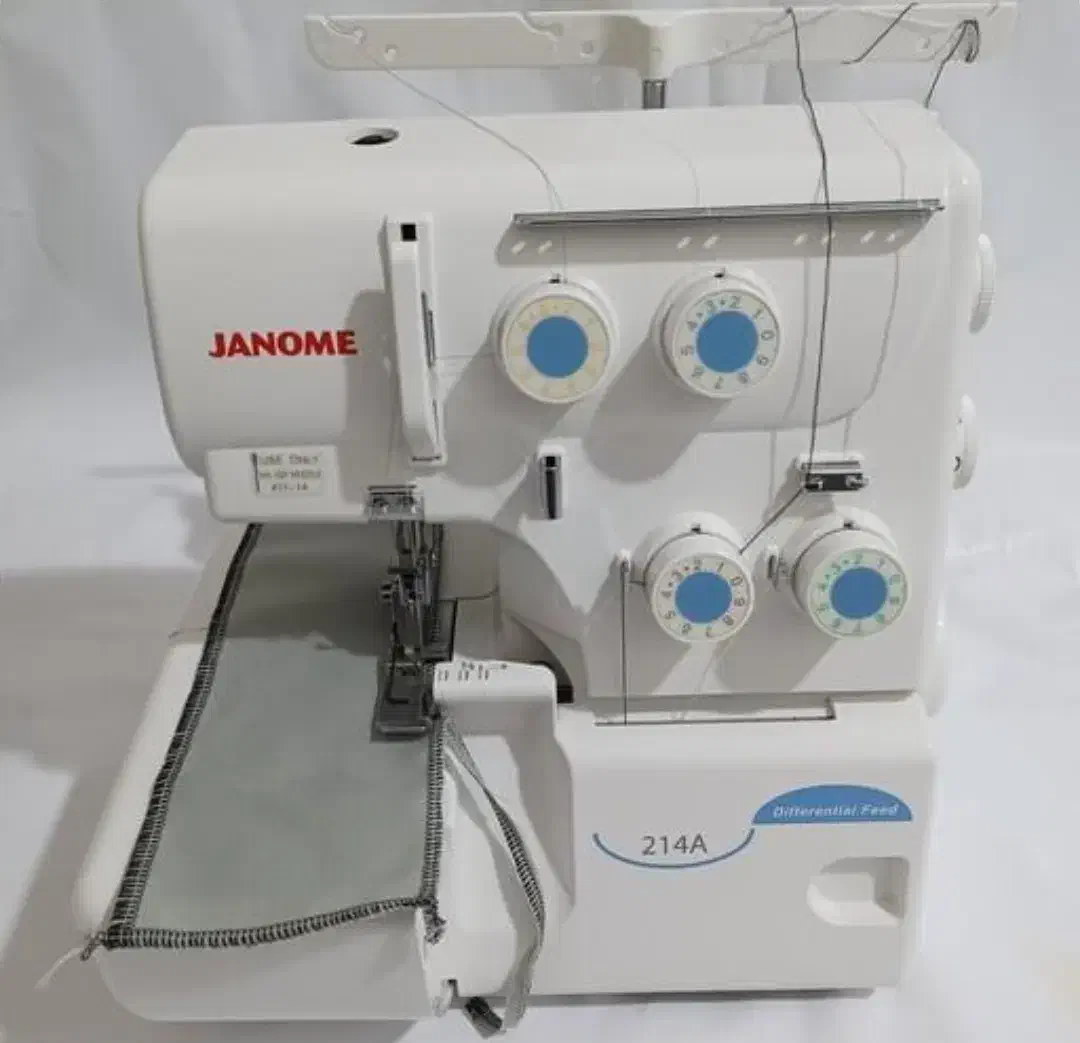 سردوز 4 نخ ژانومه مدل 214 اصل تایوان|چرخ خیاطی و ریسندگی|شهرکرد, |دیوار