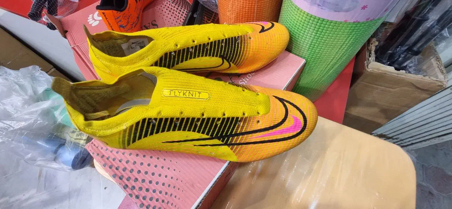 کفش ورزشی|تجهیزات ورزشی|کاشان, باهنر|دیوار