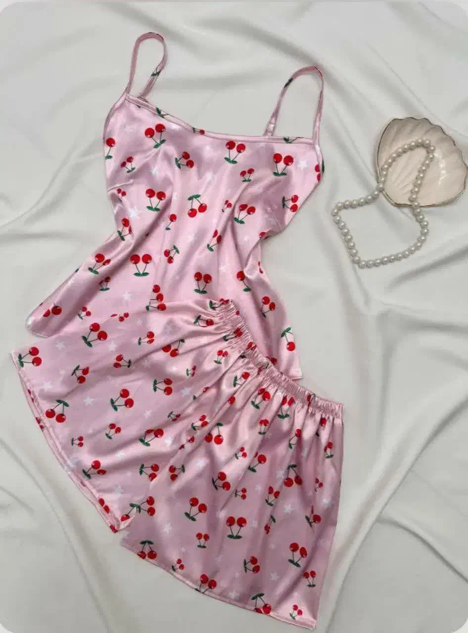 لباس زیر|لباس|مرزیکلا, |دیوار