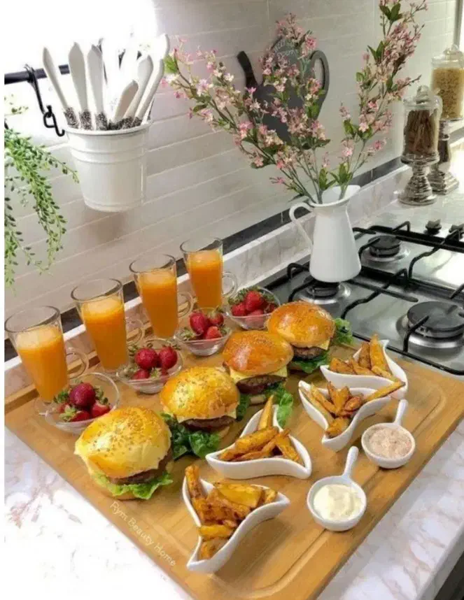 به یک خانم بازنشسته جهت همکاری در بوفه نیازمندیم|استخدام خدمات فروشگاه و رستوران|رشت, گیل|دیوار