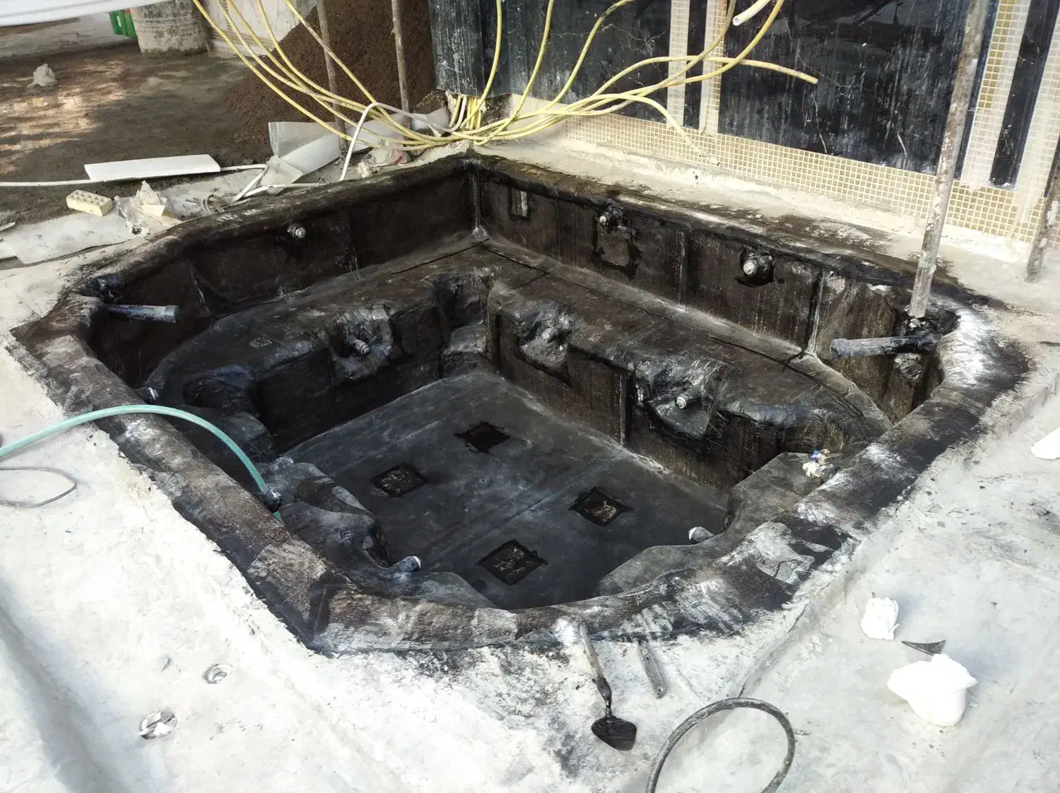 فروش و نصب انواع ایزوگام شرق قیر چتایی واسفالت|خدمات پیشه و مهارت|مشهد, هفده شهریور|دیوار