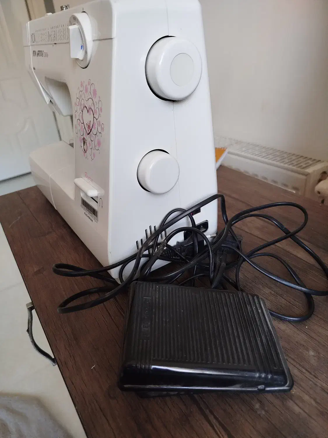 چرخ خیاطی|چرخ خیاطی و ریسندگی|قرچک, میرزائی جنوبی|دیوار