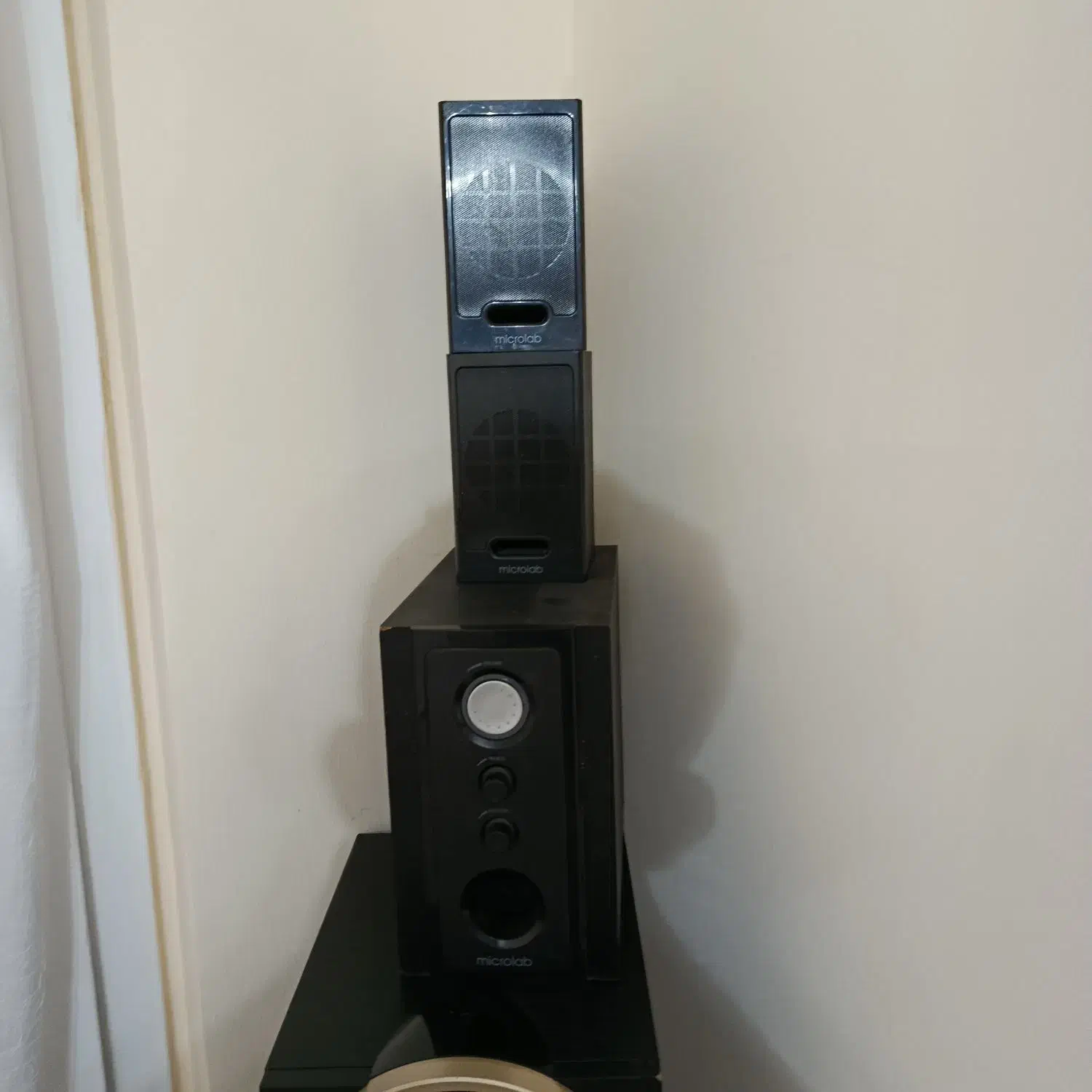 اسپیکر فرعی|سیستم صوتی خانگی|پرند, فاز ۶|دیوار