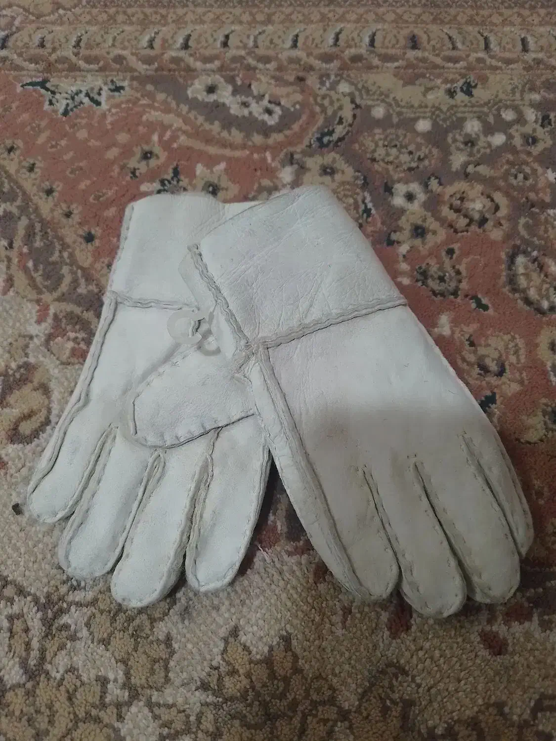 دستکش چرمی دخترانه وپسرانه قیمت مناسب۵۰هزارتومان|لباس|ورامین, ورامین|دیوار