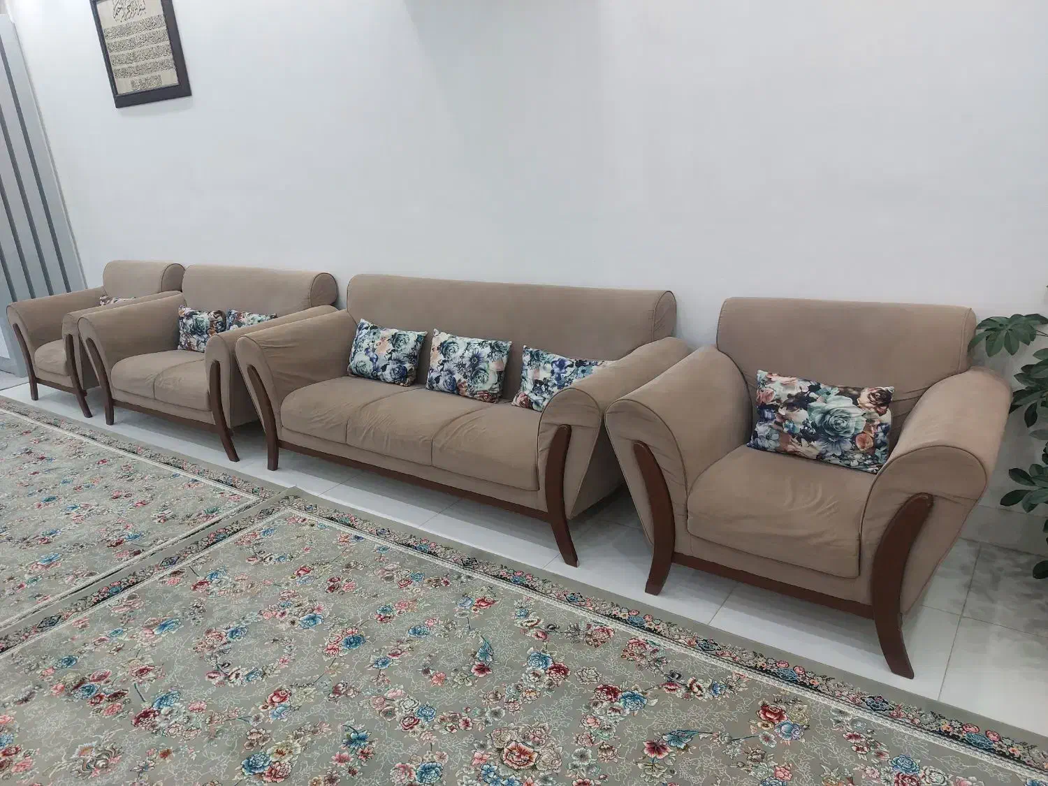 یک دست مبل هفت نفره|مبلمان خانگی و میز عسلی|ثلاث باباجانی, |دیوار