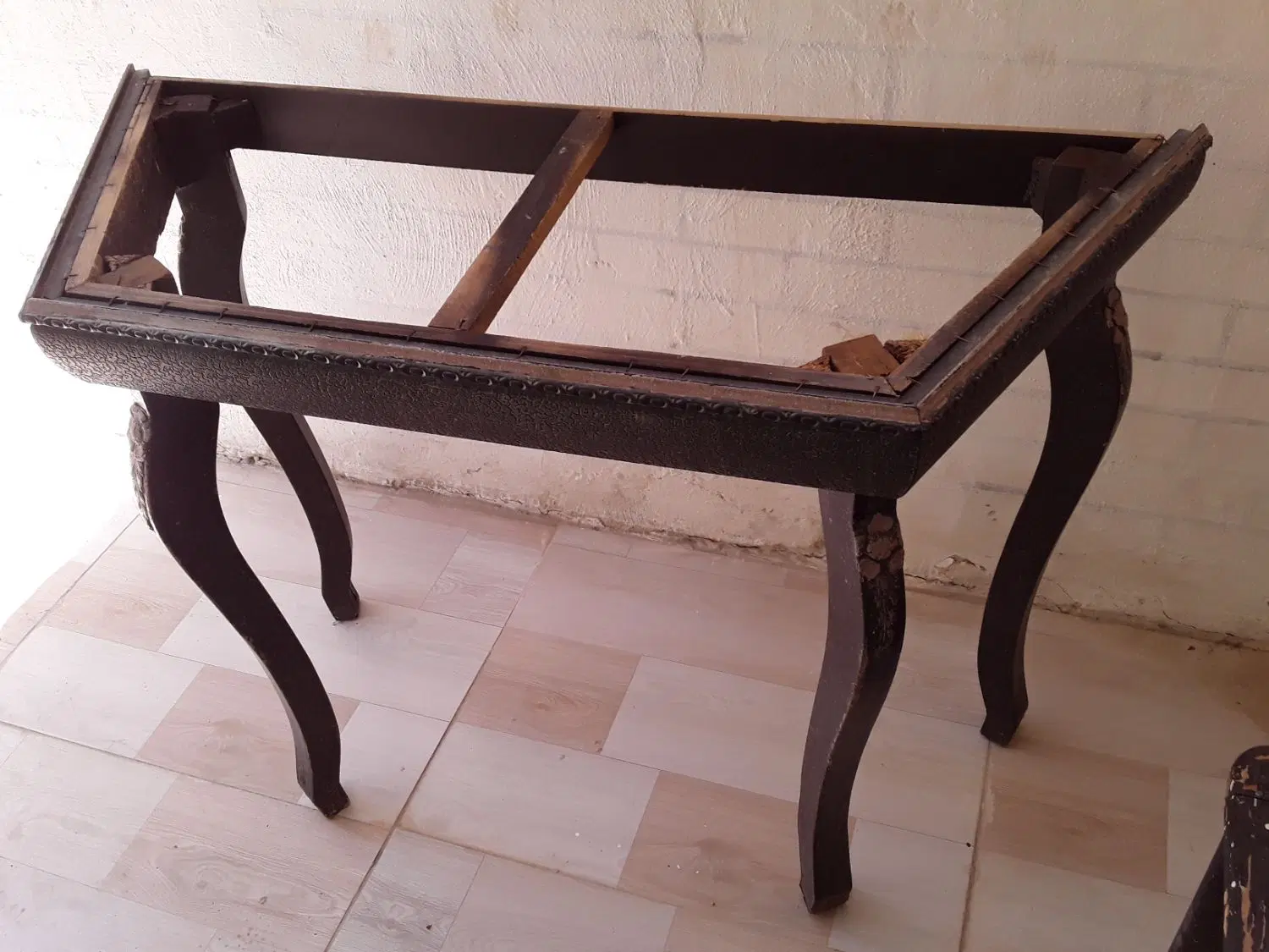 میز.|آینه|شیروان (خراسان), |دیوار