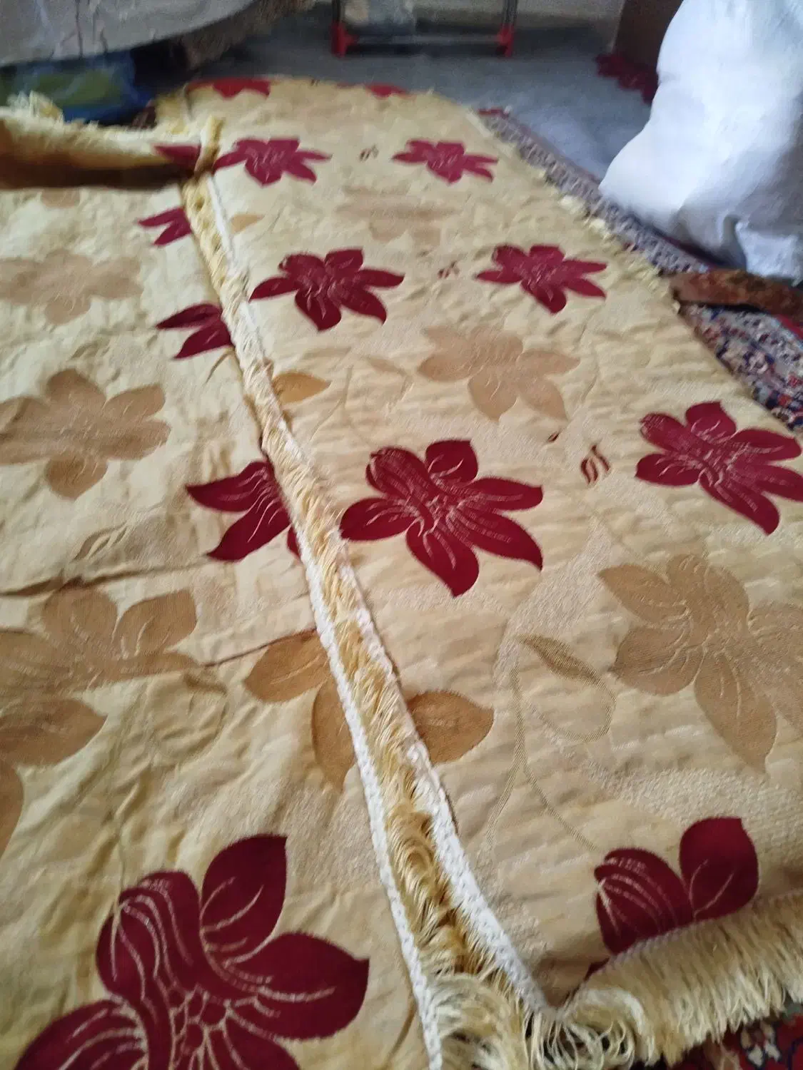 پوش کناره|رختخواب، بالش، پتو|زهک, |دیوار