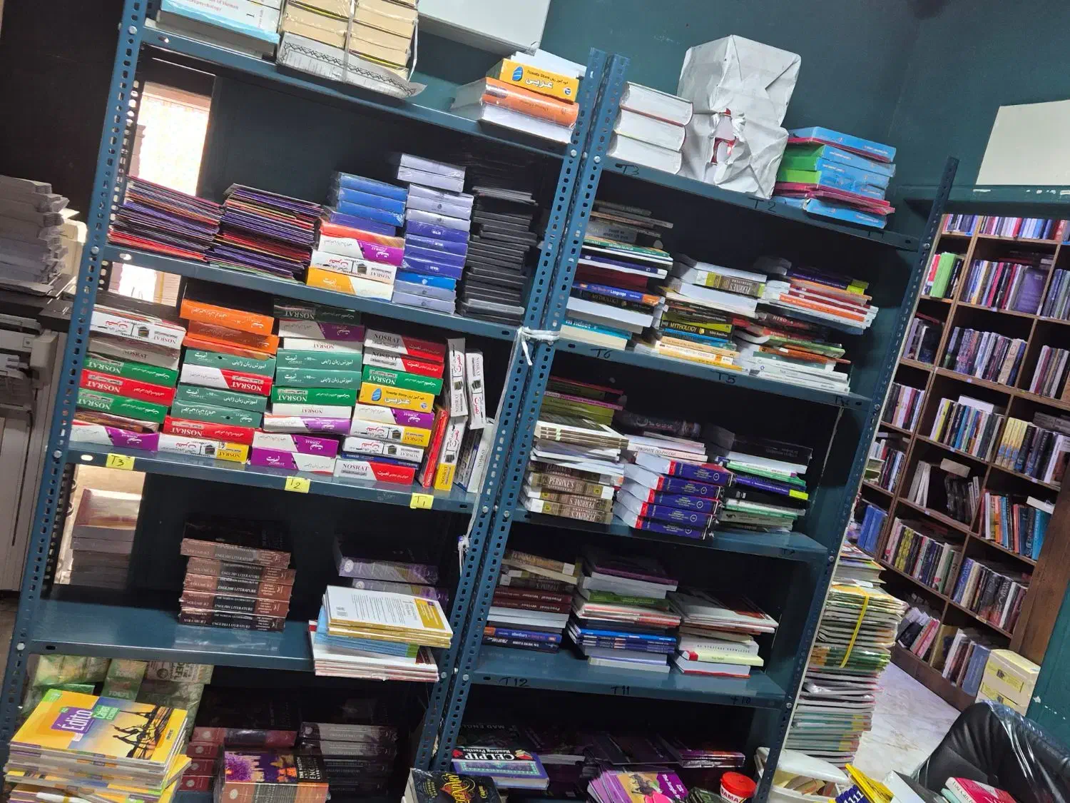 قفسه فلزی|کتابخانه، شلف، قفسه‌های دیواری|تهران, فلسطین (میدان انقلاب)|دیوار