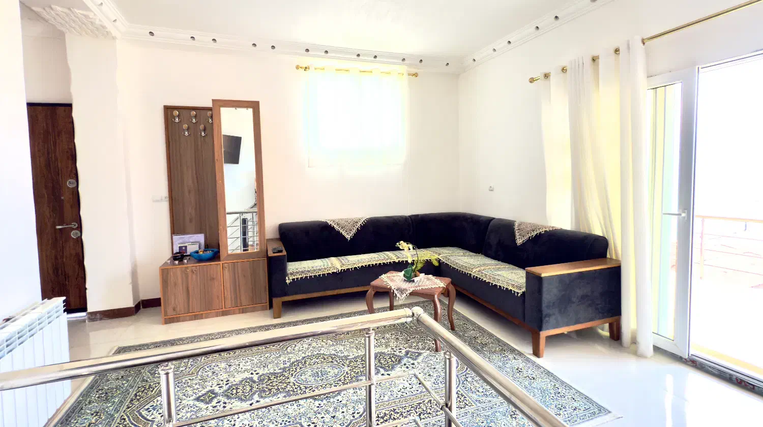 سرای ییلاقی ملیکا|اجارهٔ کوتاهمدت ویلا و باغ|پل سفید, |دیوار