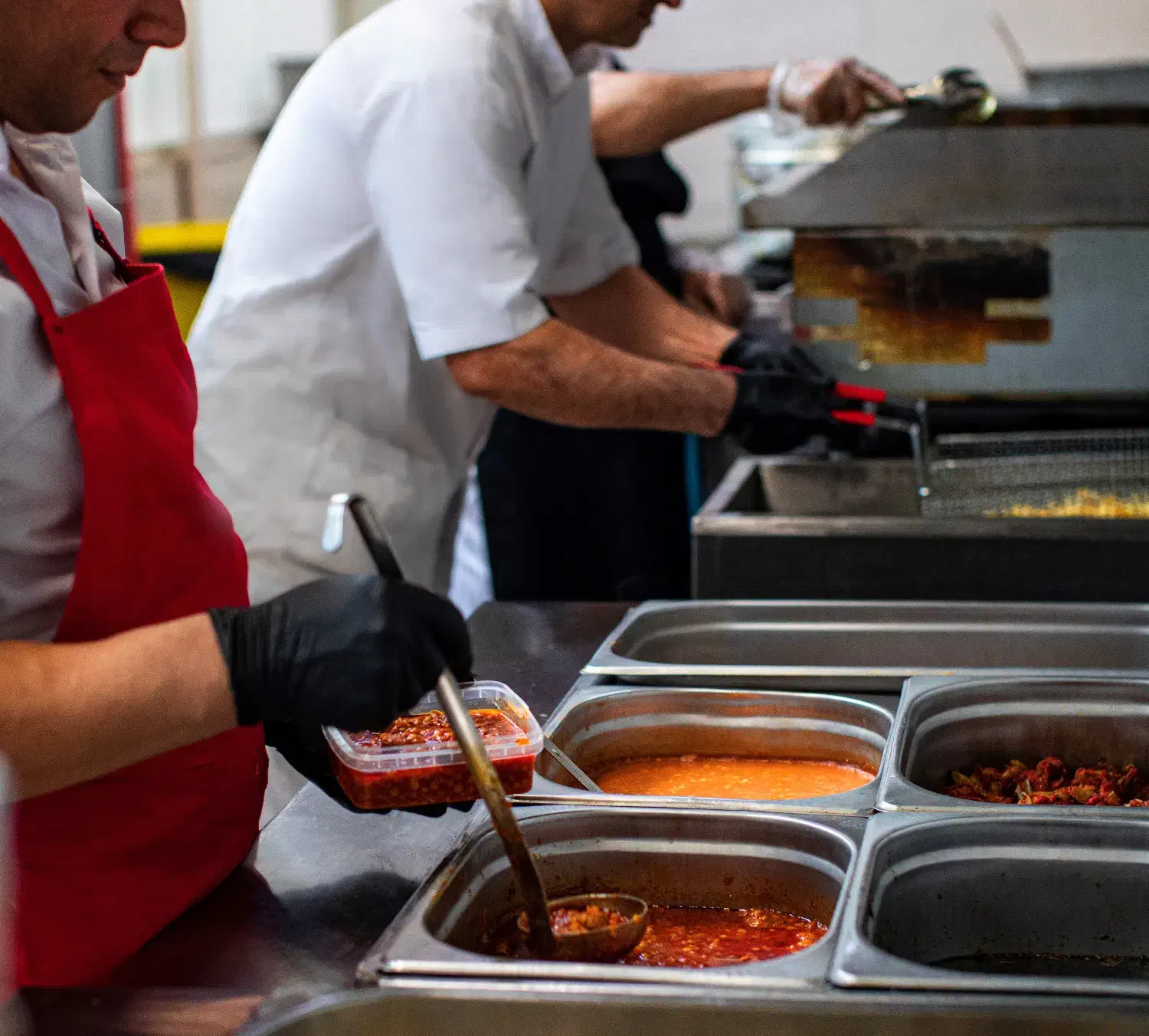 فراخوان جذب نیروی متخصص آشپز (ایرانی پز)|استخدام خدمات فروشگاه و رستوران|تهران, آرژانتین|دیوار