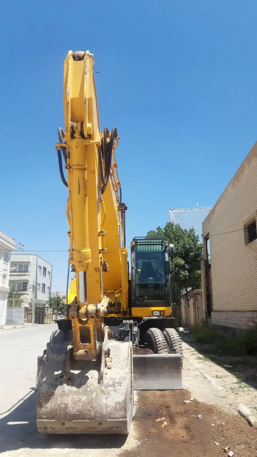 بیل لاستیکی هیدرومک ۲۰۰|خودرو سنگین|تهران, شهرک آپادانا|دیوار