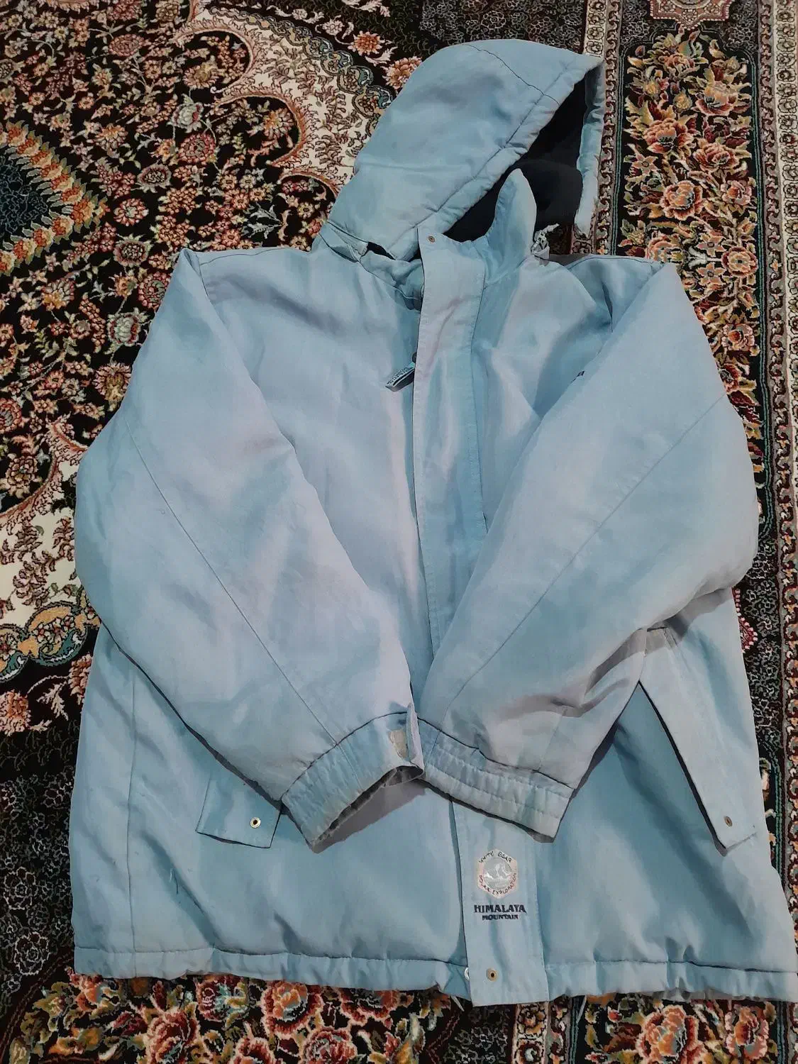 کاپشن|لباس|هشتگرد, شهرک وحدت|دیوار