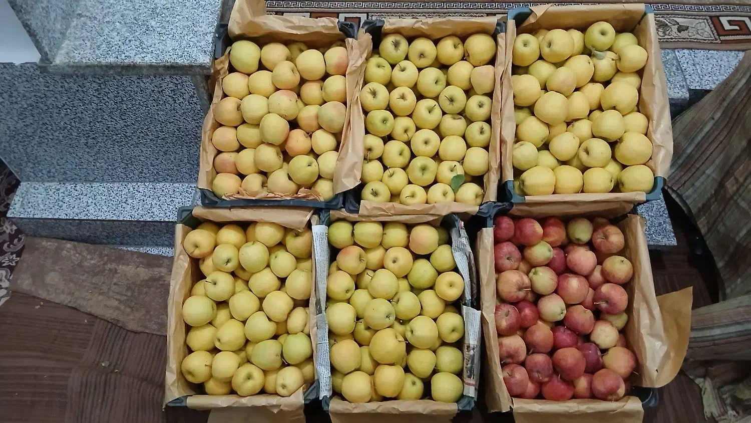 سیب قرمز وسفید|خوردنی و آشامیدنی|تخت سلیمان, |دیوار