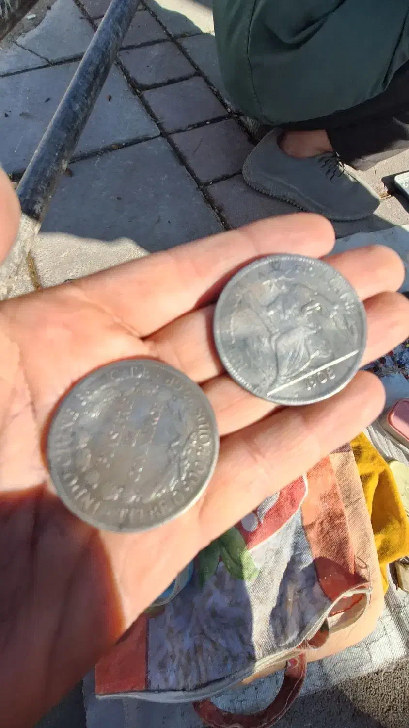 سکه خارجی قدیمی|کلکسیون سکه، تمبر، اسکناس|اسفراین, |دیوار