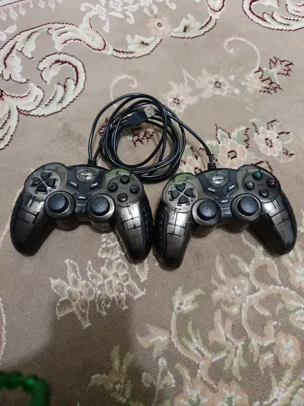 دسته کامپیوتر.|کنسول، بازی ویدئویی و آنلاین|آبگرم, |دیوار