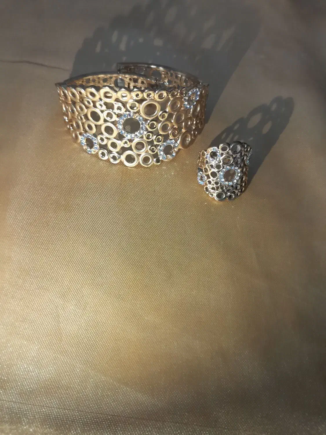 دستبند وانگشتر|بدلیجات|ایلخچی, |دیوار