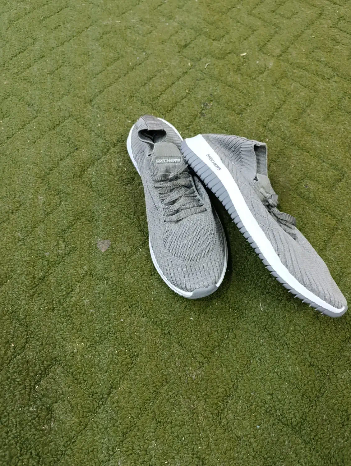 کفش کتانی سایز 43رنگ طوسی نو|کیف، کفش، کمربند|اوز, |دیوار