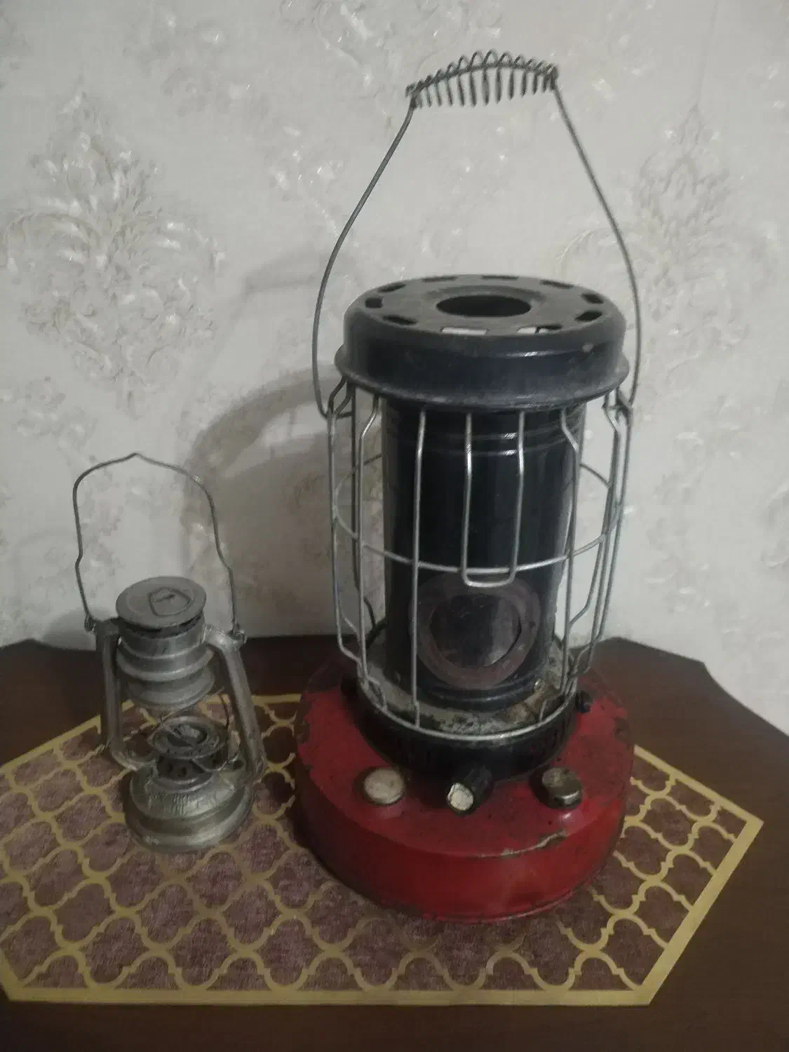 فانوس و نفتی|کلکسیون اشیاء عتیقه|تربت‌حیدریه, دیزقند|دیوار