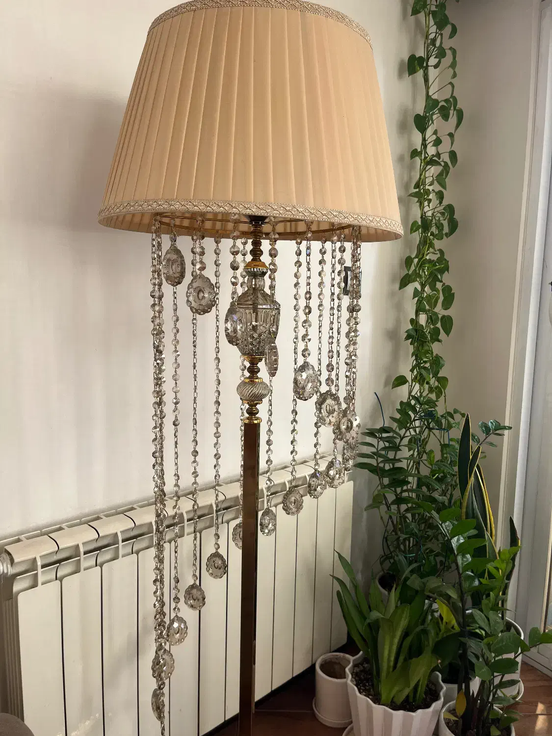 آباژور پایه بلند آویزدار|چراغ خواب و آباژور|ساری, |دیوار