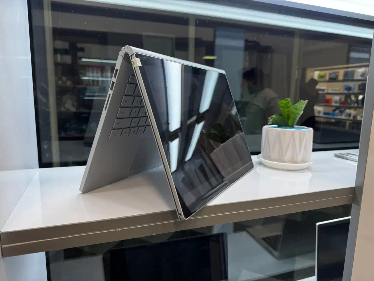 سرفیس بوک ۲ گرافیک دار ۱۳ اینچی|رایانه همراه|تهران, فلسطین (میدان انقلاب)|دیوار