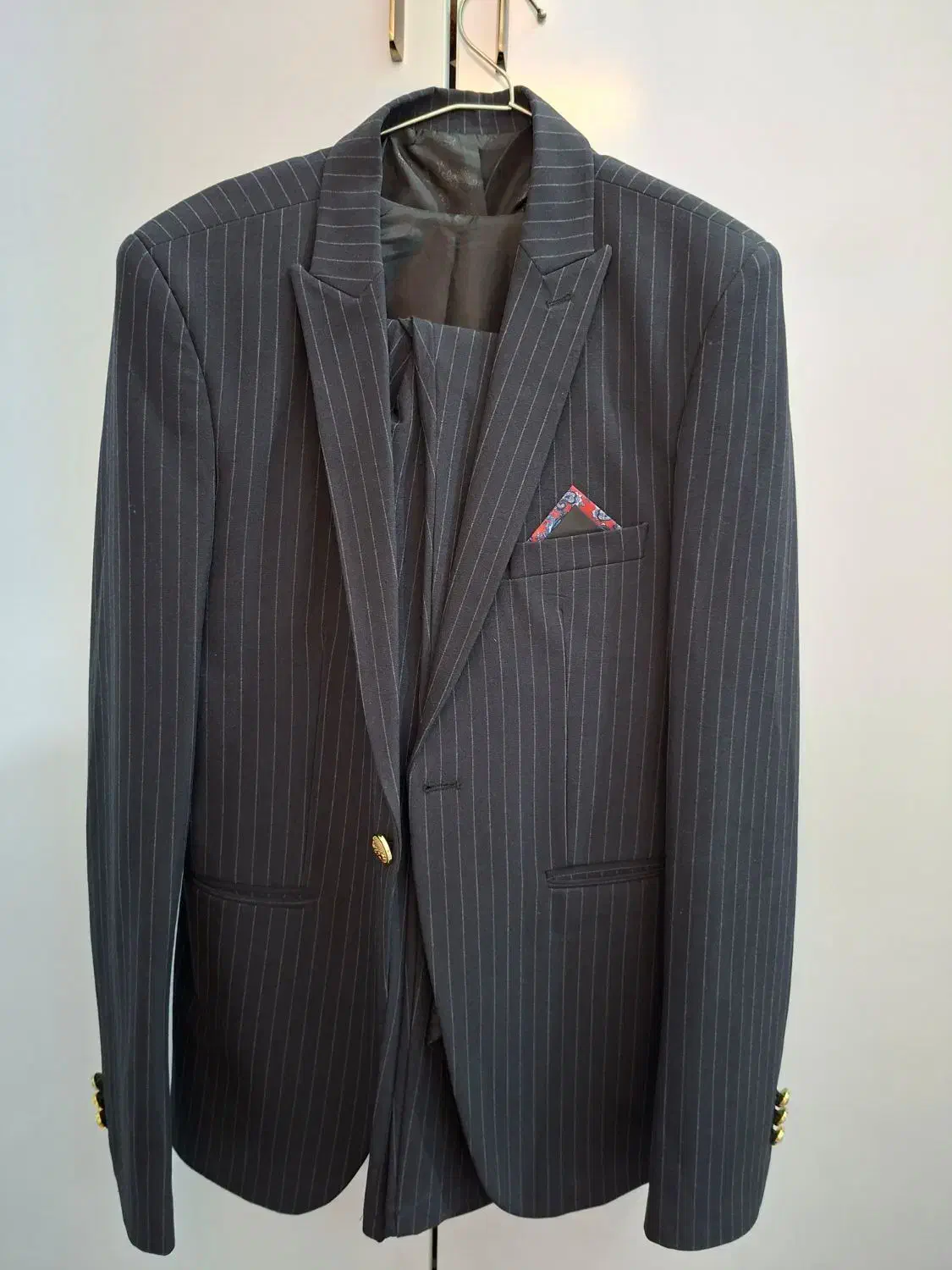 کت و شلوار کلاسیک خط دار سایز 48 همراه با ژیله|لباس|میانه, |دیوار