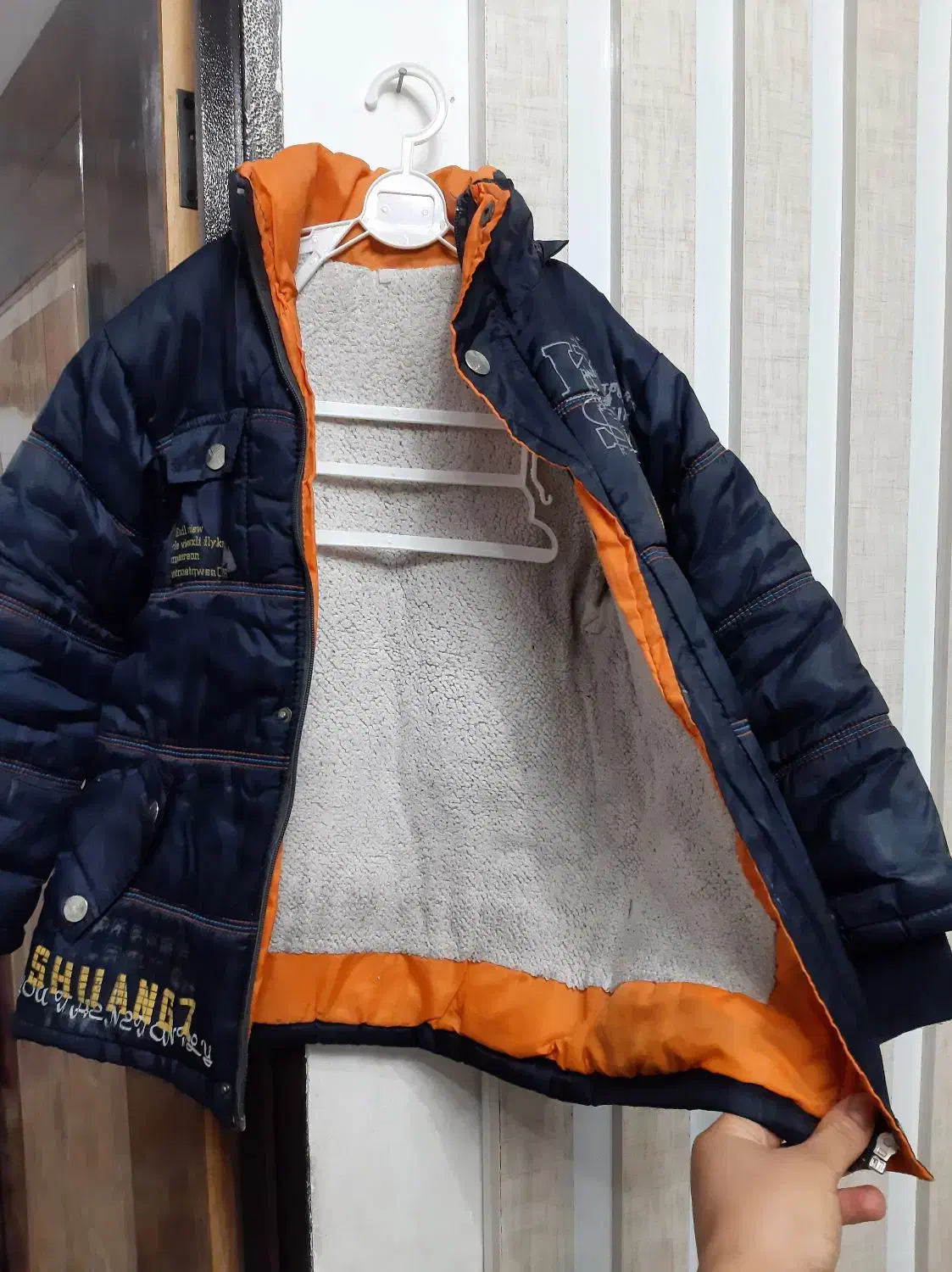 چند عددکت جین و کاپشن و سویشرت و شلوارجین|لباس|خوی, |دیوار