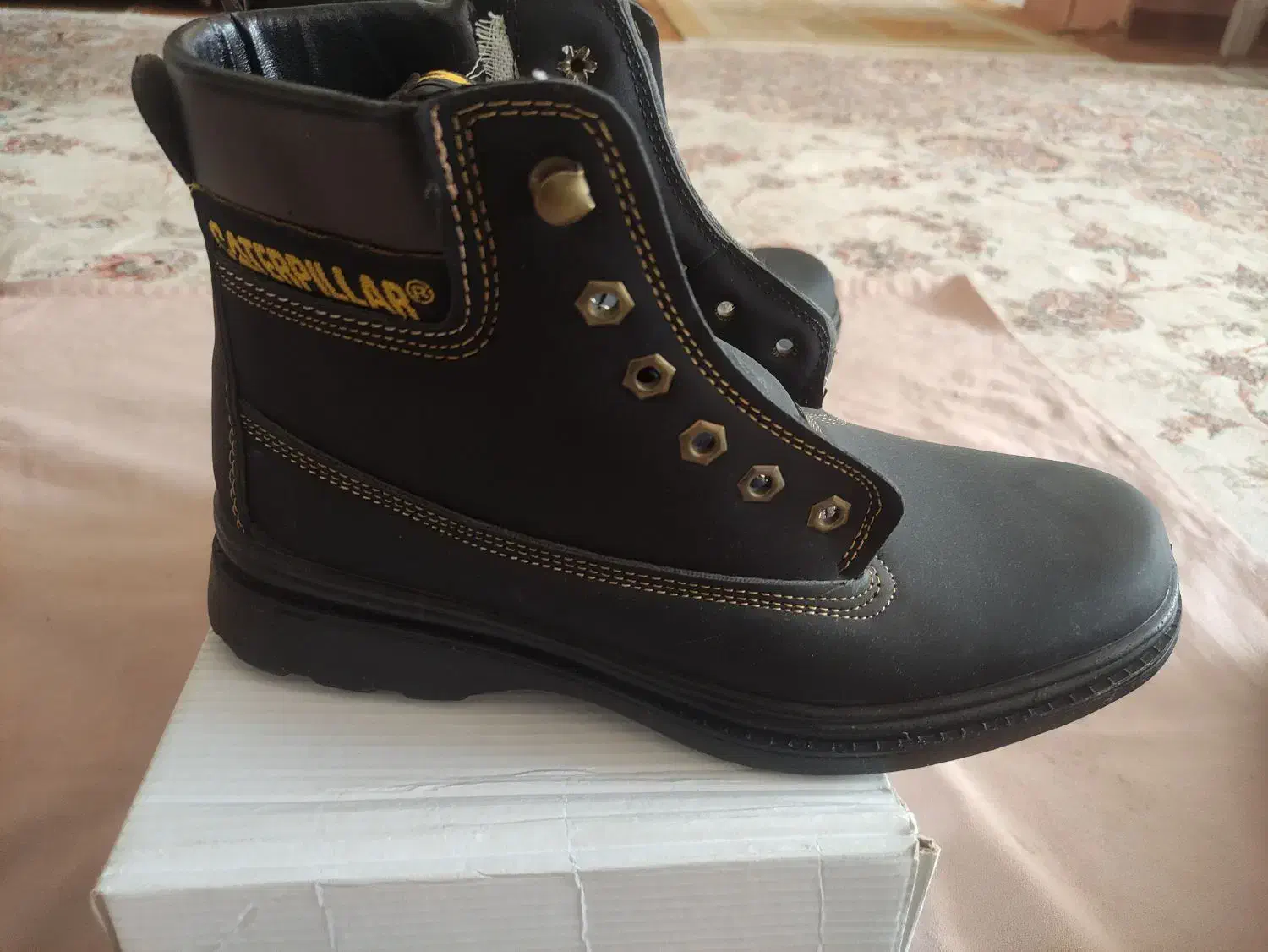 نیم بوت کاترپیلار|کیف، کفش، کمربند|خمینیشهر, |دیوار