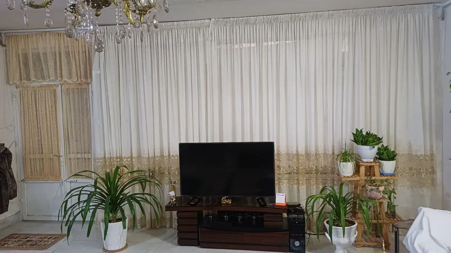 پرده|پرده، رانر، رومیزی|تربتحیدریه, باغ سلطانی|دیوار