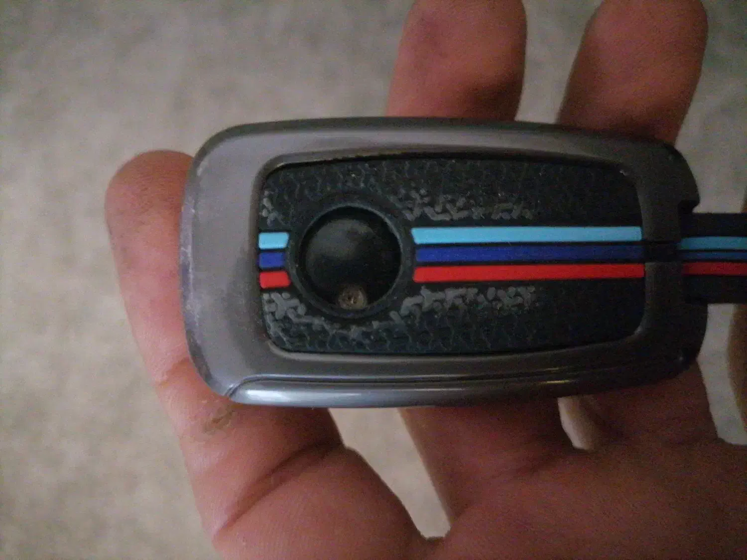 آرم پشت ریموت پژو|فعالیت داوطلبانه|قم, قلعه کامکار|دیوار